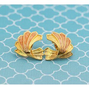 Vintage Elegant Wavy Gold Tone Clip On Earrings - R14